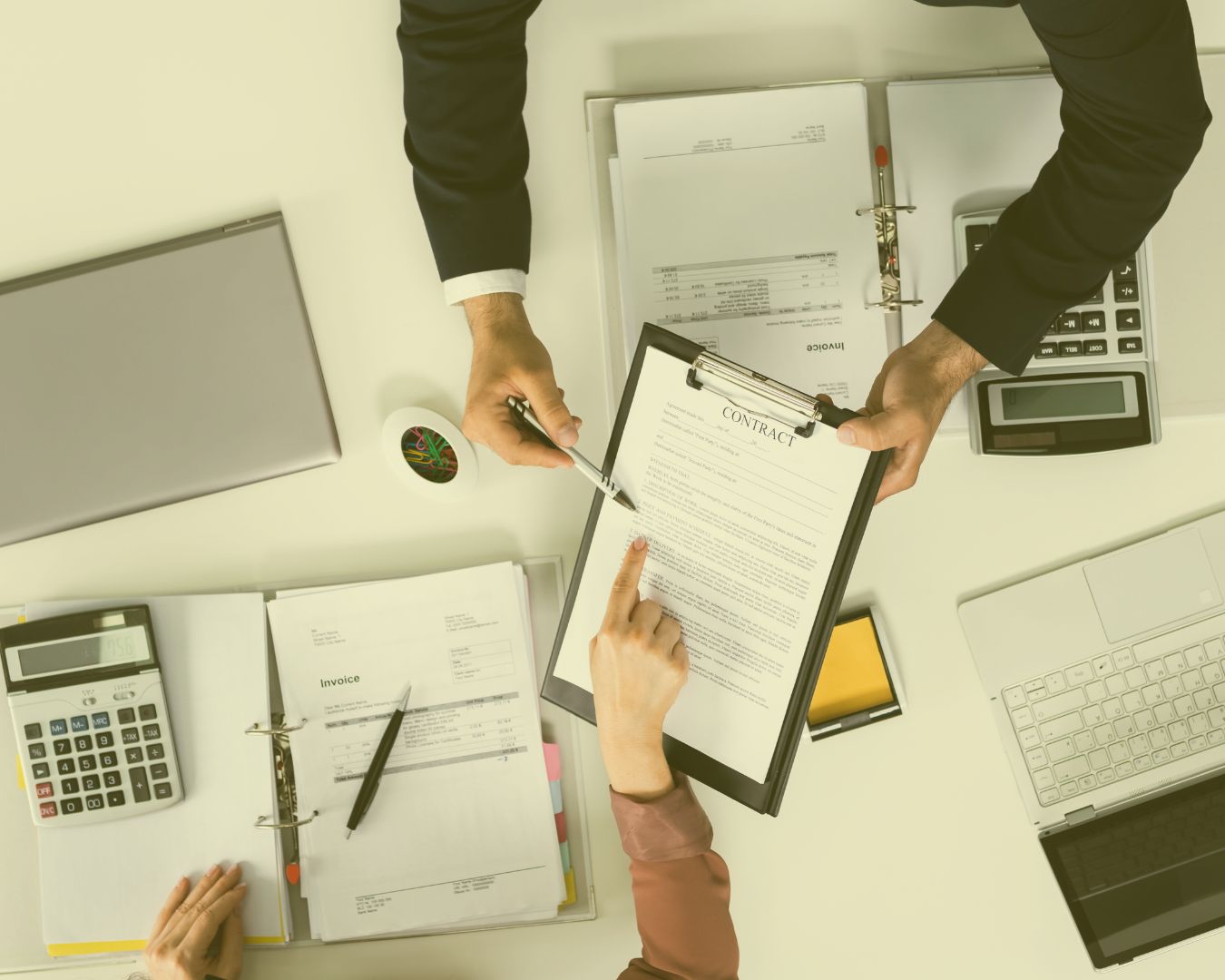 Contratación y relaciones laborables especiales