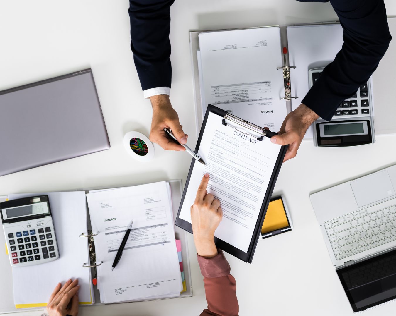 Contratación y relaciones laborables especiales